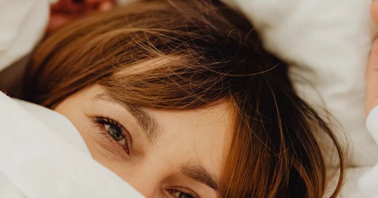 Por que as mulheres têm orgasmo mais sozinhas do que com um parceiro