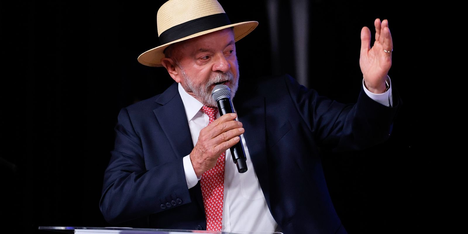 Lula anuncia pacote de investimentos para fortalecer indústria do país