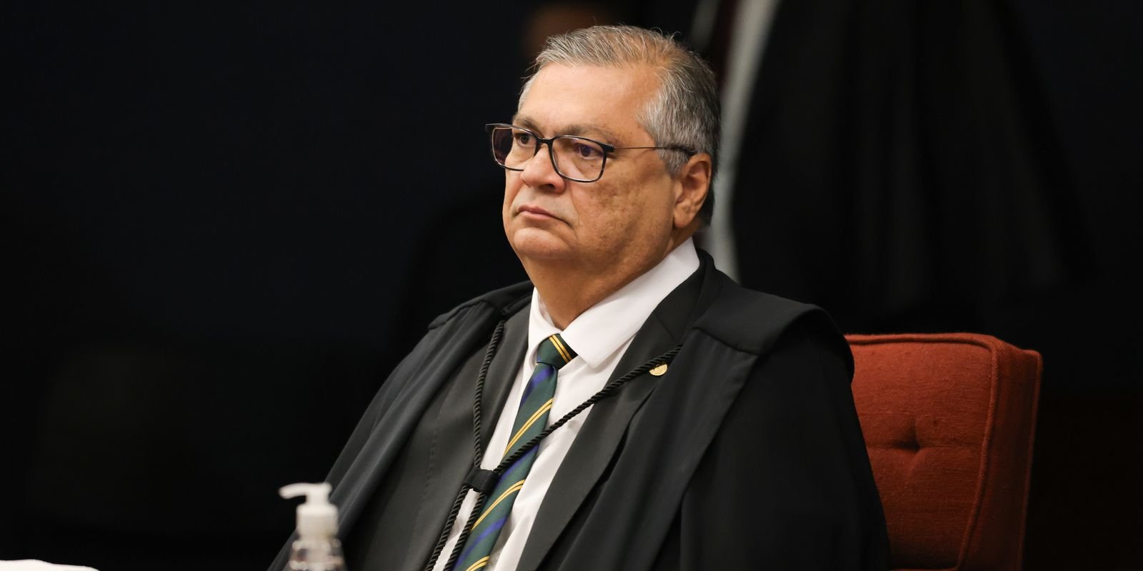 Dino determina bloqueio de R$ 119 milhões de Valdemar da Costa Neto