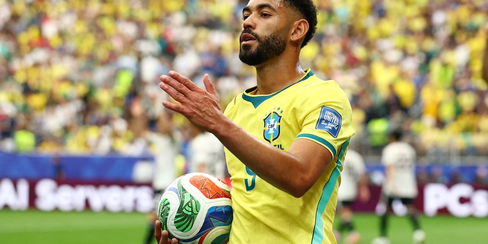 Matheus Cunha fala sobre duelo com atacante norueguês Haaland