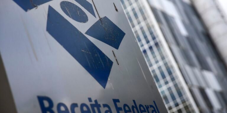 Receita paga o terceiro lote de restituição do Imposto de Renda