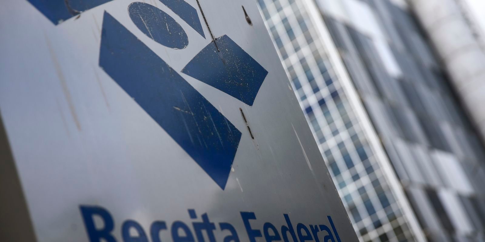 Receita paga o terceiro lote de restituição do Imposto de Renda