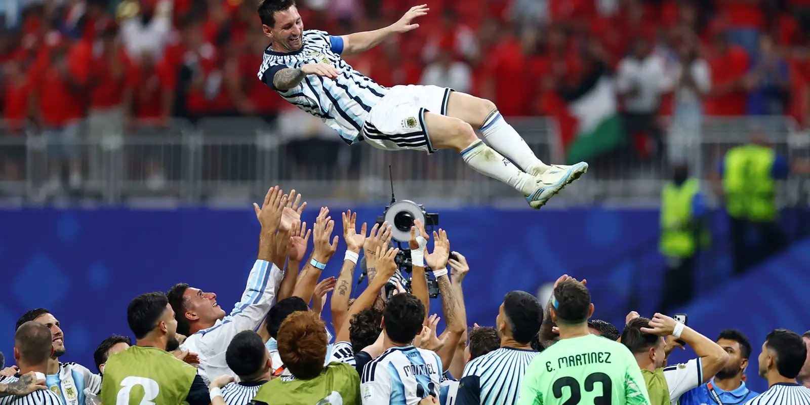 Argentina vira sobre Egito e avança às quartas da Copa
