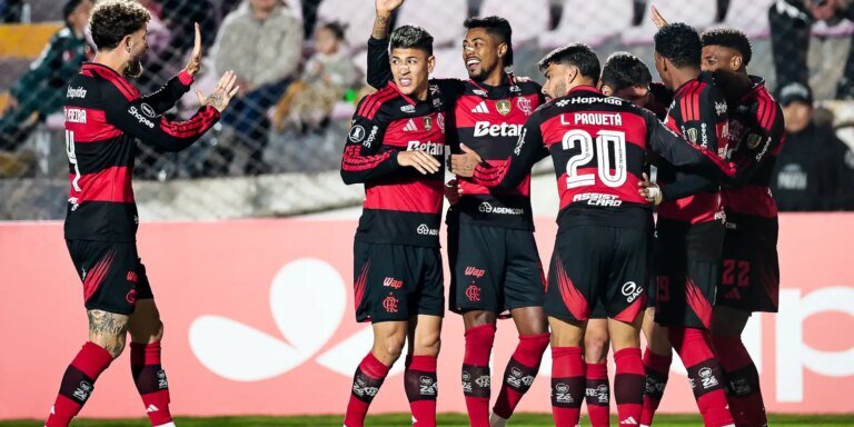 Flamengo goleia e Palmeiras vence fora de casa