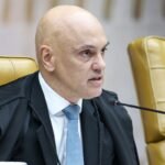 Moraes suspende visitas de Flávio a Bolsonaro em prisão domiciliar