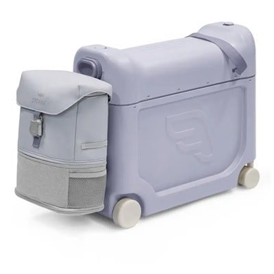 Uma mala infantil cinza e um conjunto de viagem