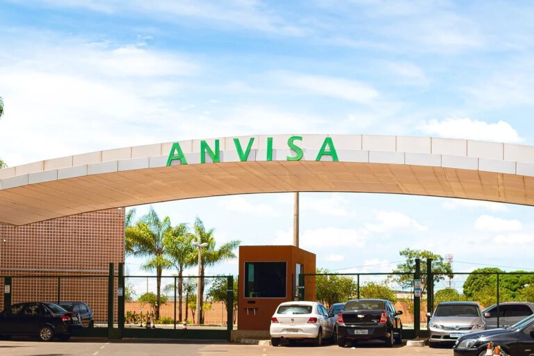 Anvisa veta venda de cosméticos e produto antimofo irregulares
