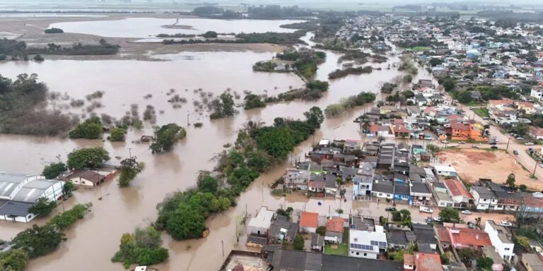 Tempestades colocam RS em alerta vermelho para inundações