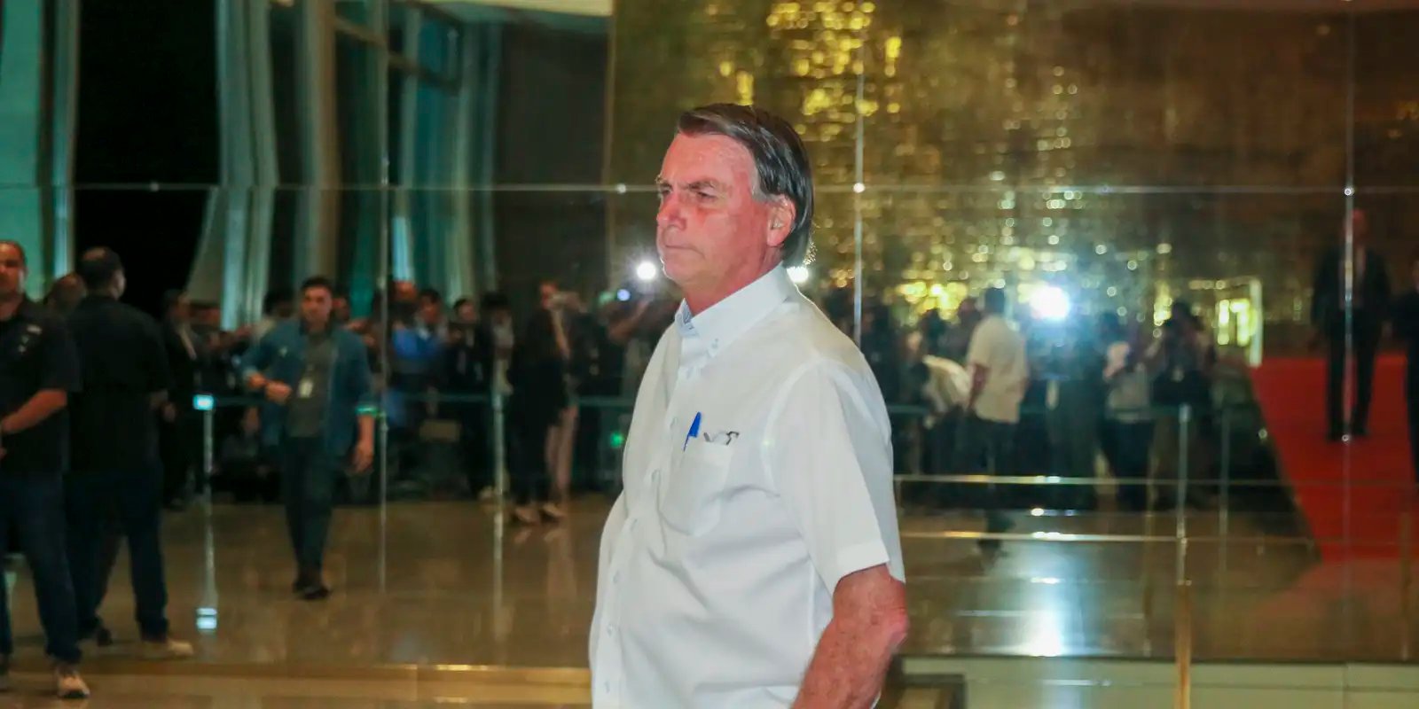 Defesa de Bolsonaro pede manter prisão domiciliar