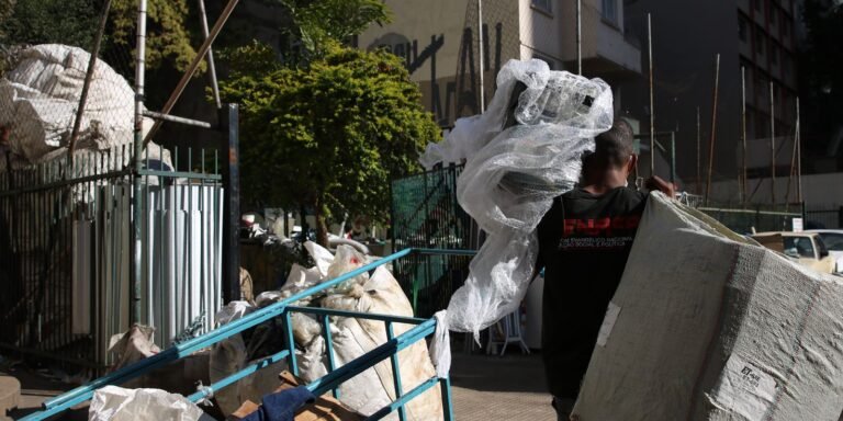 Na Bahia, movimento leva dignidade a catadores de material reciclável