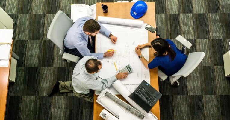 Além do autocuidado: abordagens no local de trabalho para a saúde mental