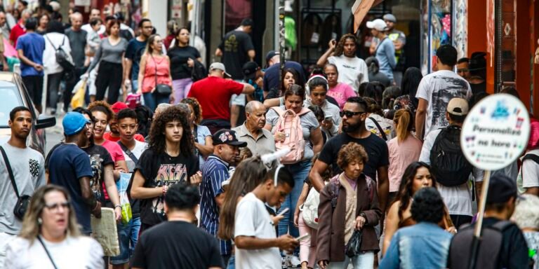 FMI prevê que PIB do Brasil terá crescimento de 2,4% em 2025