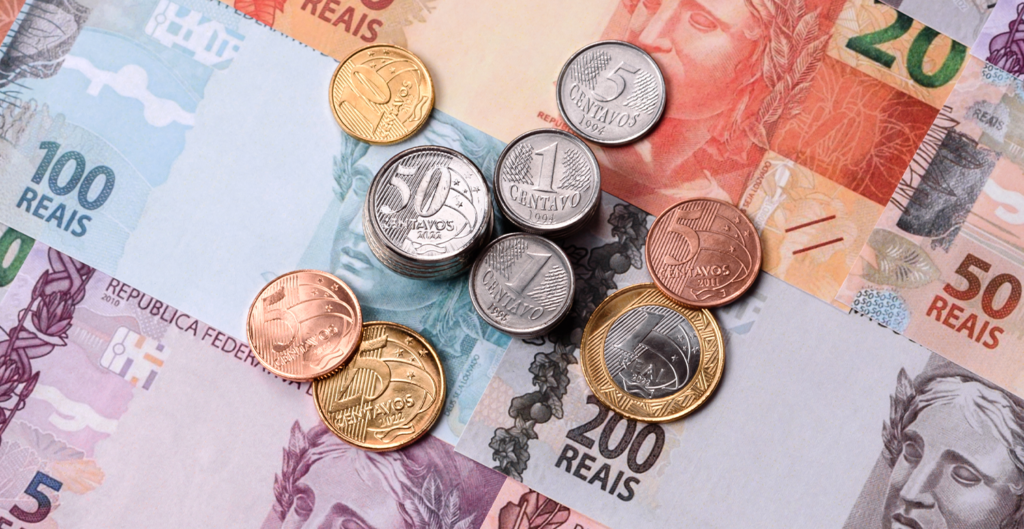 Receita reduz autuações, mas mantém R$ 221 bi em cobranças