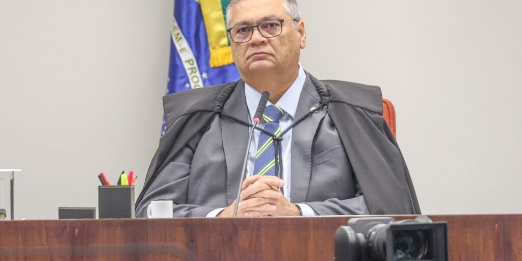 Flávio Dino autoriza abertura de terceira investigação contra Lulinha