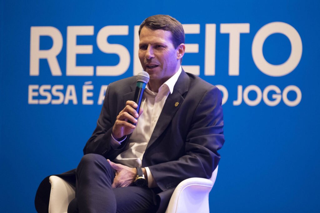 Grêmio contrata ex-chefe de arbitragem da CBF – 15/08/2026 – Esporte