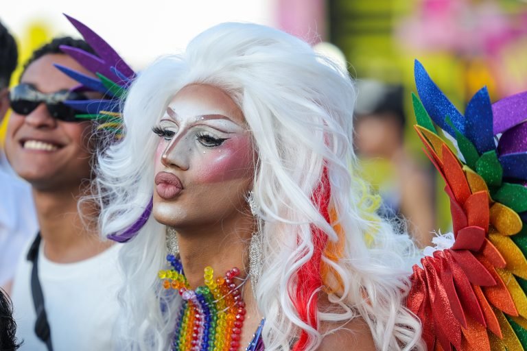 Projeto cria política nacional de combate ao transfeminicídio
