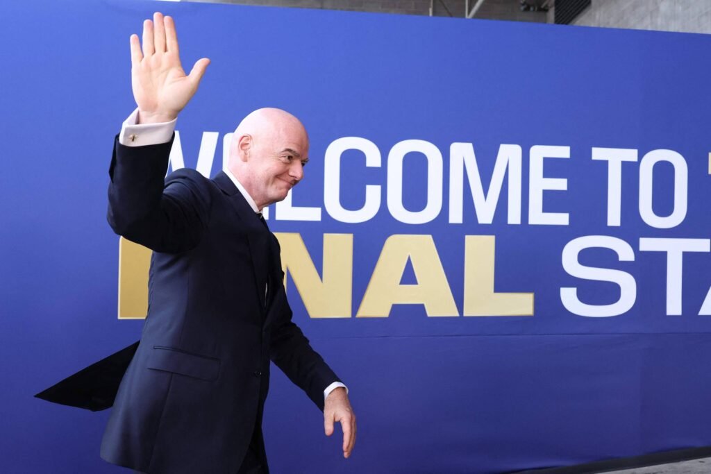 Cartola que ascendeu durante escândalo na Fifa, Infantino enfrenta maior crise após plano frustrado – 07/08/2026 – Esporte