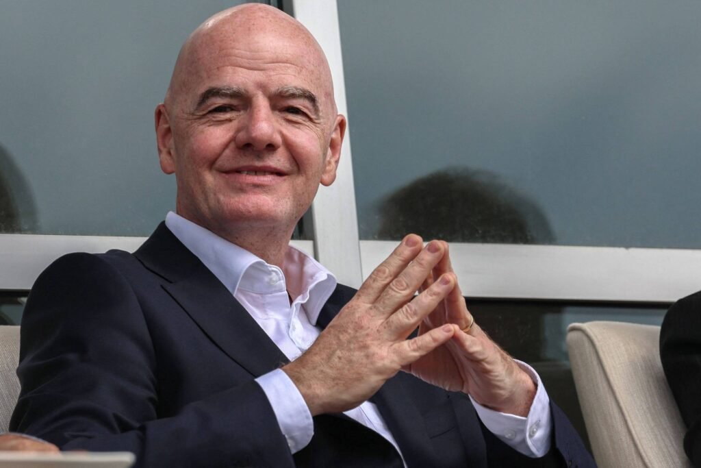 Pressão por renúncia de Infantino surge com onda de apoio – 08/08/2026 – Esporte