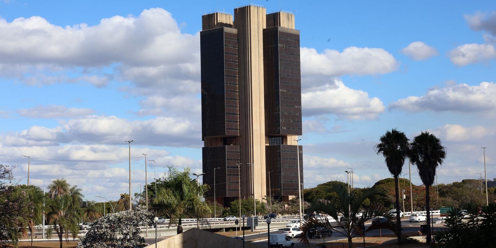 Copom reduz taxa Selic para 14% ao ano