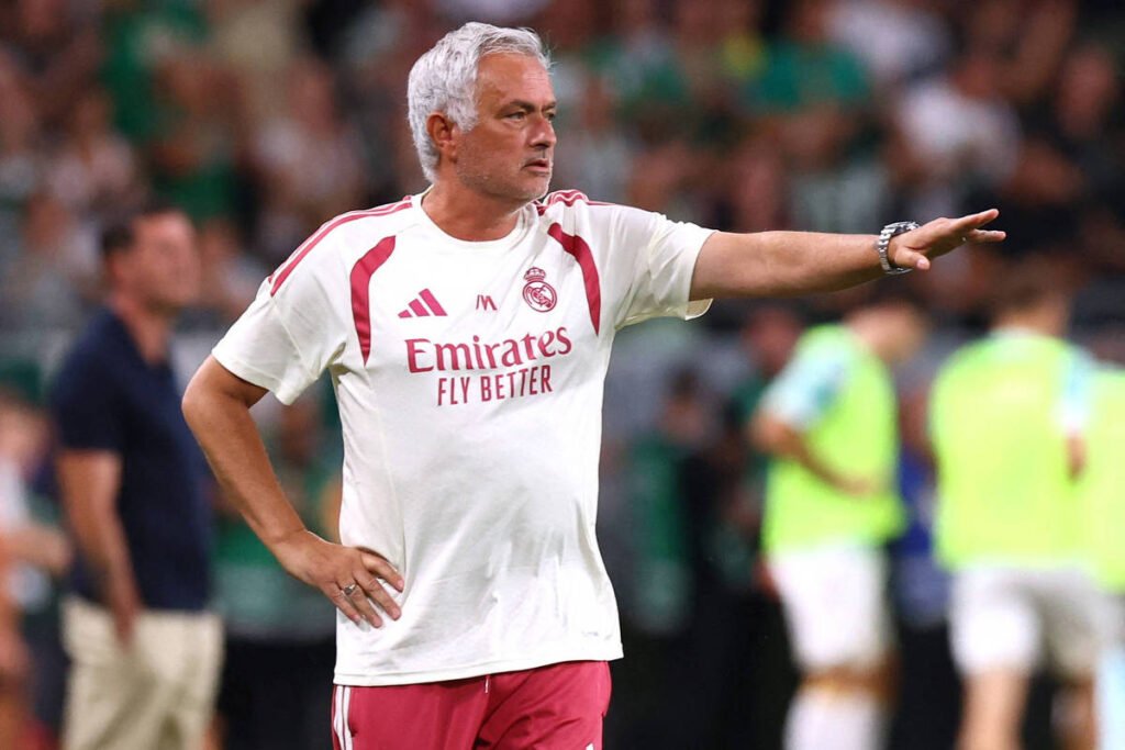 Real Madrid, de Mourinho, tenta impedir tri do Barcelona – 14/08/2026 – Esporte