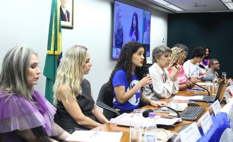 Debate na Câmara denuncia aumento da violência contra mulheres em escolas e universidades