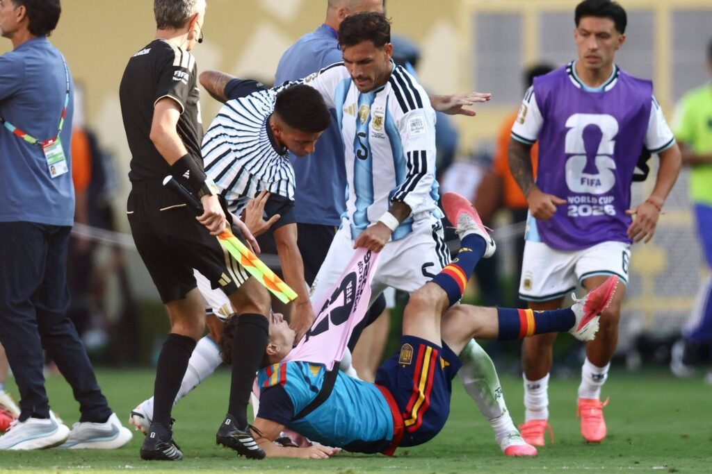 Paredes recebe multa e gancho por briga na final da Copa – 21/08/2026 – Esporte