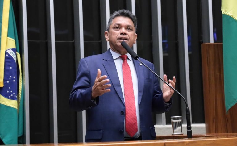 Comissão aprova projeto que cria programa de apoio à docência inclusiva