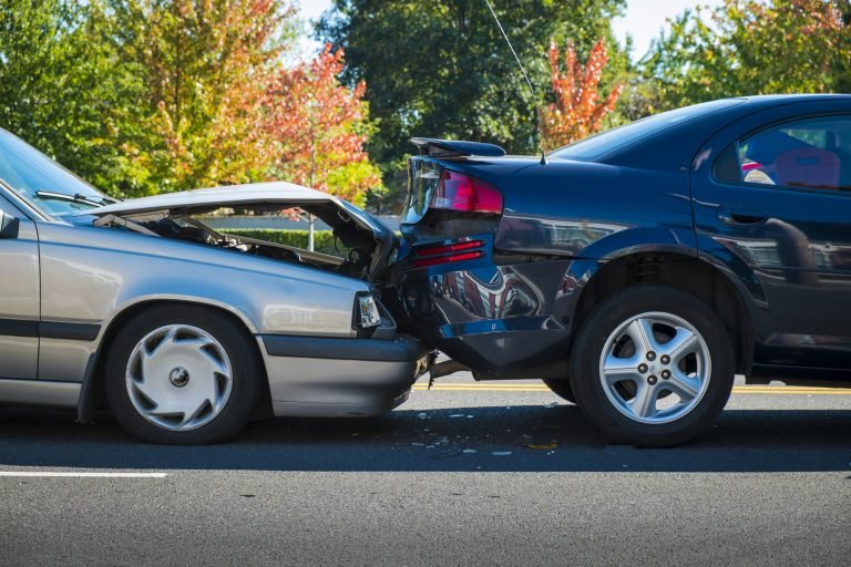 Projeto obriga seguradora a oferecer carro reserva a terceiro prejudicado em acidente de trânsito