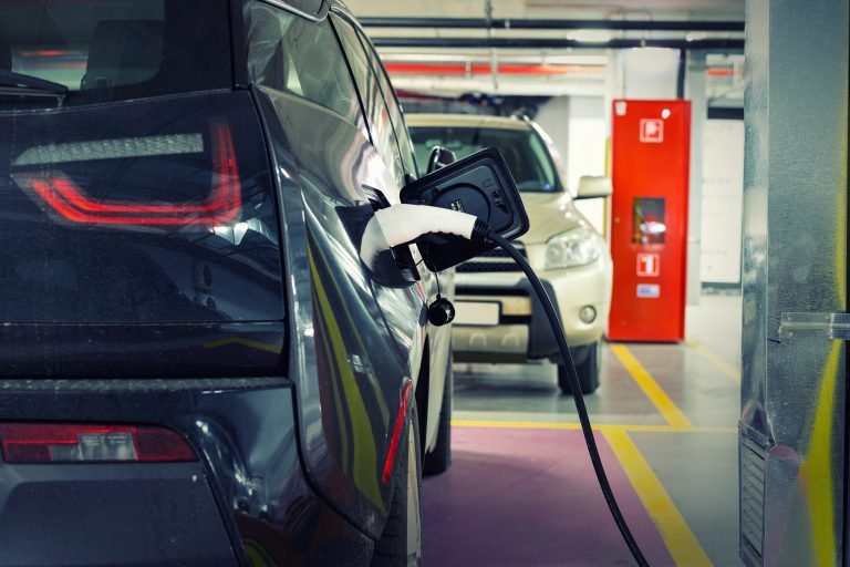 Projeto prevê regras de segurança e indenização para falhas em carros elétricos