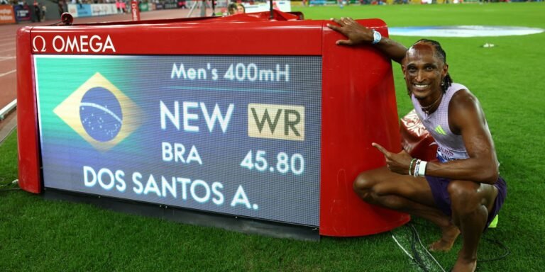 Alison dos Santos bate recorde mundial nos 400 metros com barreiras
