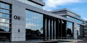 CNJ decide afastar ex-juíza da Lava Jato Gabriela Hardt por dois anos