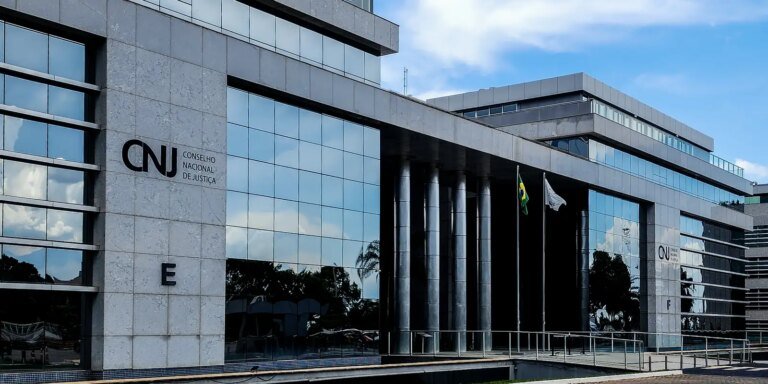 CNJ decide afastar ex-juíza da Lava Jato Gabriela Hardt por dois anos