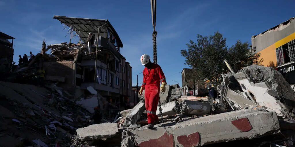 Na Colômbia, equipes ainda procuram sobreviventes de terremoto