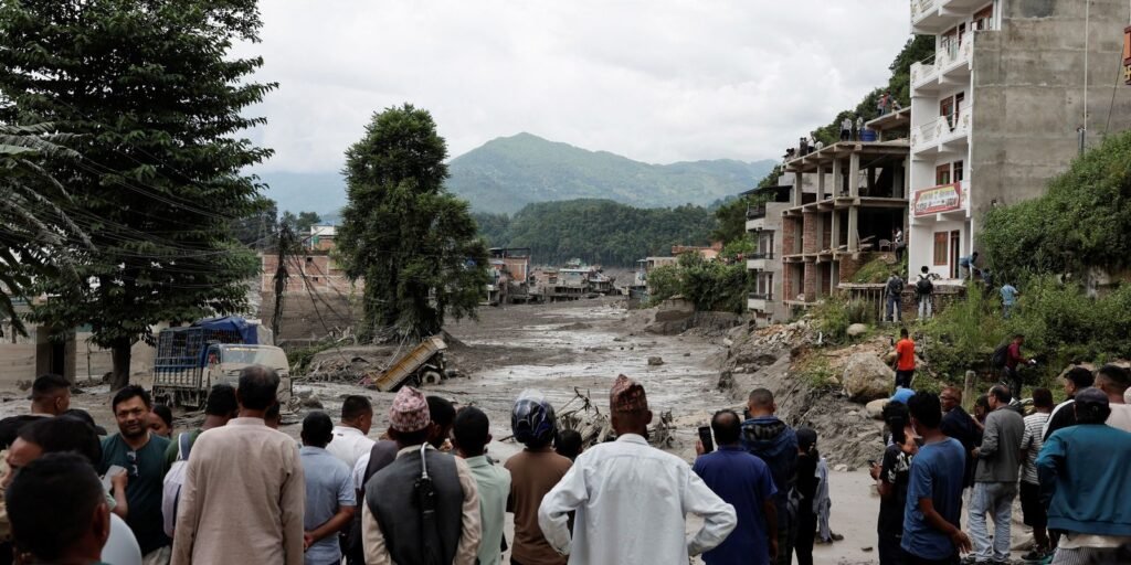 Número de mortes confirmadas em enchentes no Nepal passa de 350