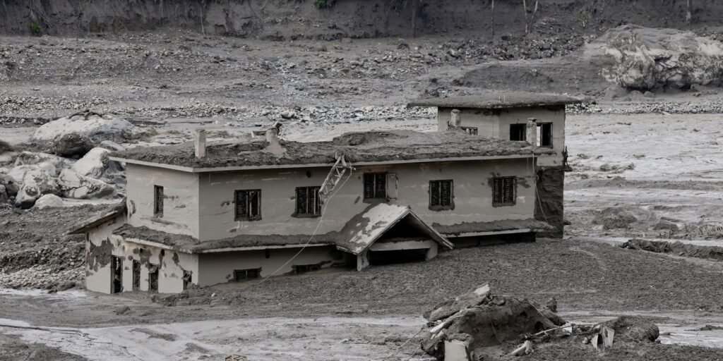 Avalanche de lama atinge região de fronteira entre Nepal e Tibete