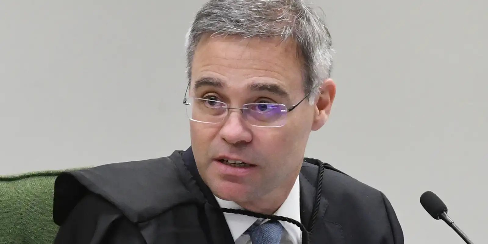 Presidente do TSE propõe regras para uso de IA nas eleições 2026
