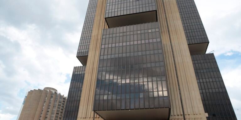 Copom reduz taxa básica de juros de 14,25% para 14% ao ano