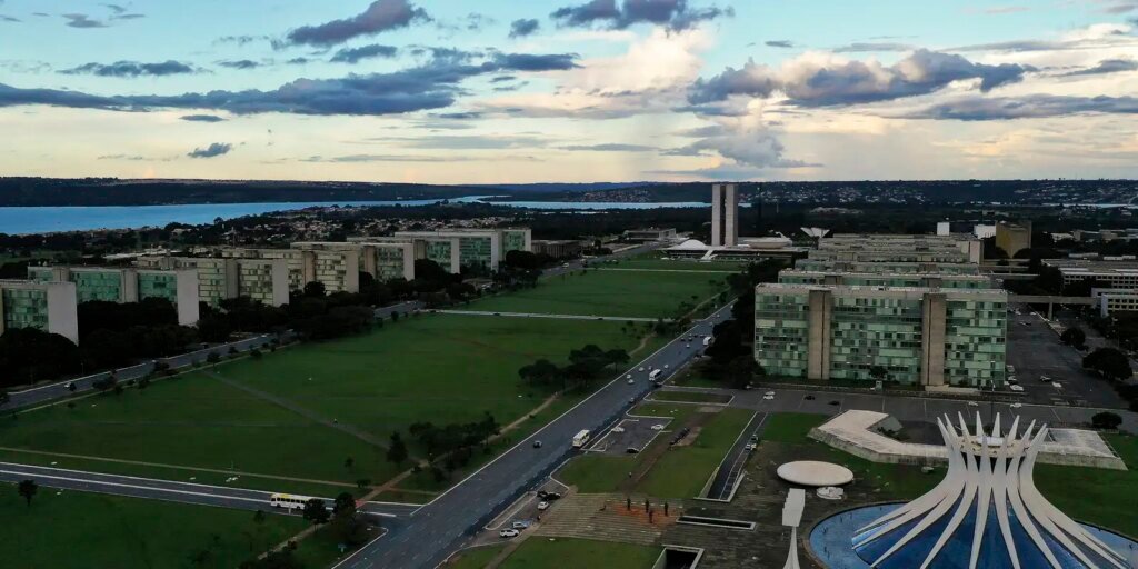 Proposta de orçamento para 2027 prevê salário mínimo de R$ 1.741