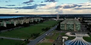 Proposta de orçamento para 2027 prevê salário mínimo de R$ 1.741