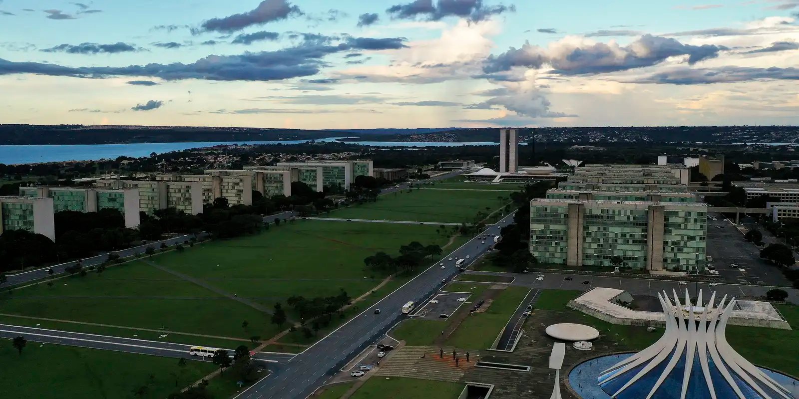 Proposta de orçamento para 2027 prevê salário mínimo de R$ 1.741