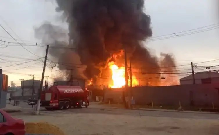 São Paulo - 04/08/2026 -  Incêndio de grandes proporções atinge indústria química em Itaquaquecetuba (SP). Foto:  Corpo de Bombeiros