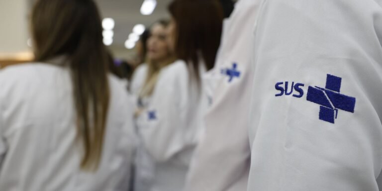 Primeiro grupo do Mais Médicos Especialistas pode prorrogar contratos