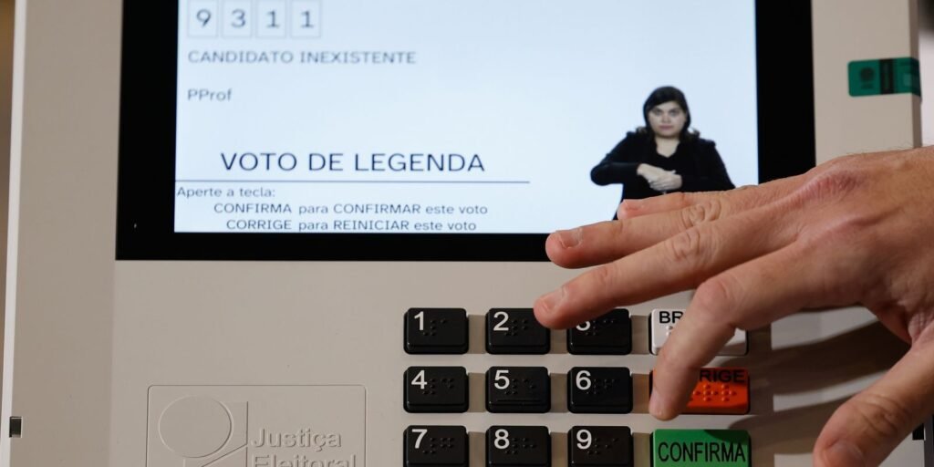 Acessibilidade: urna eletrônica passa por mudanças para eleições 2026
