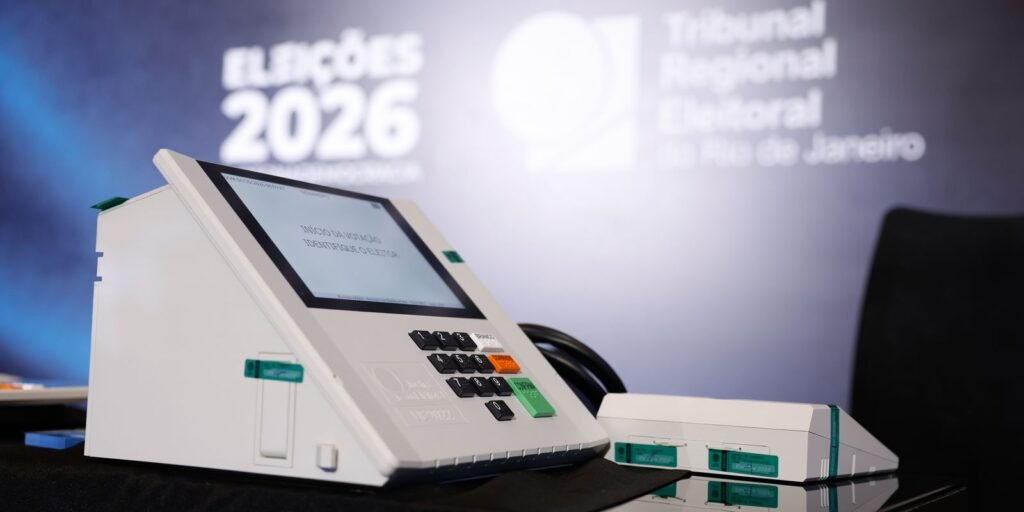 Eleitores que moram no exterior podem solicitar voto em trânsito