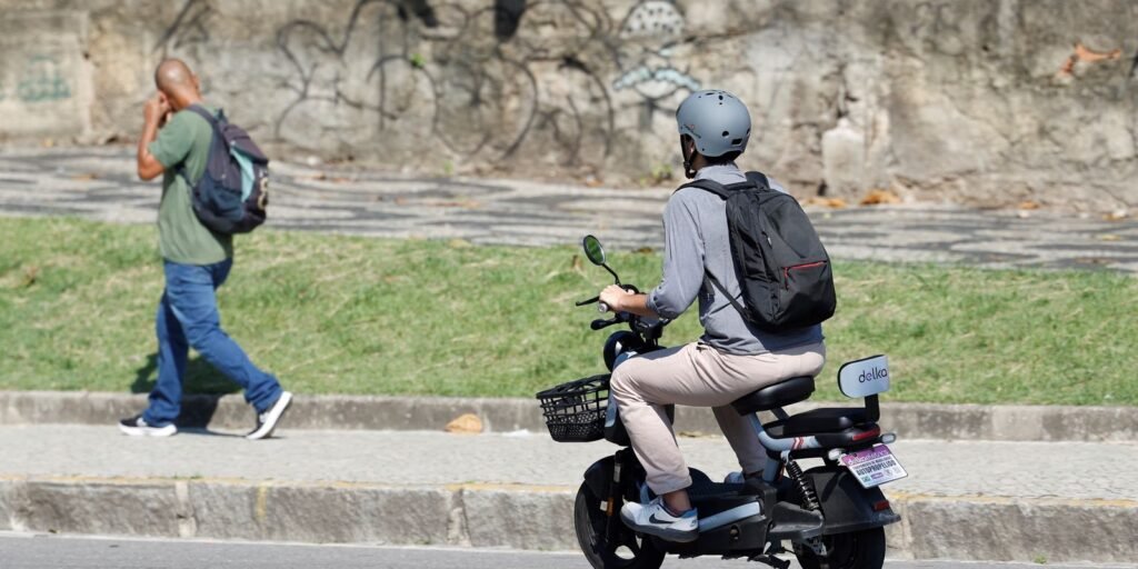 SP terá novas regras de trânsito para bicicletas elétricas e patinetes