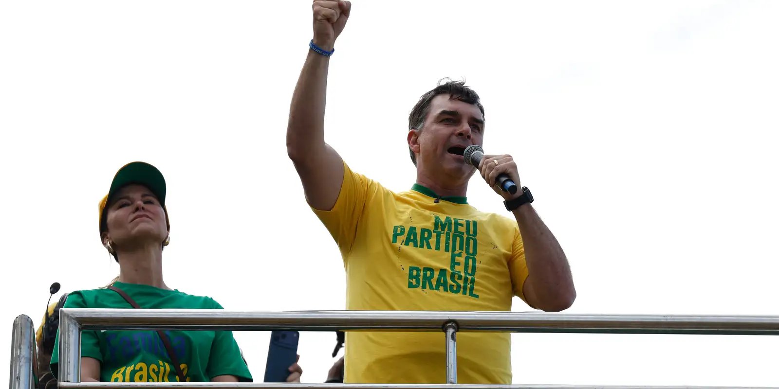 Flávio Bolsonaro disputa a presidência com Alfredo Gaspar como vice
