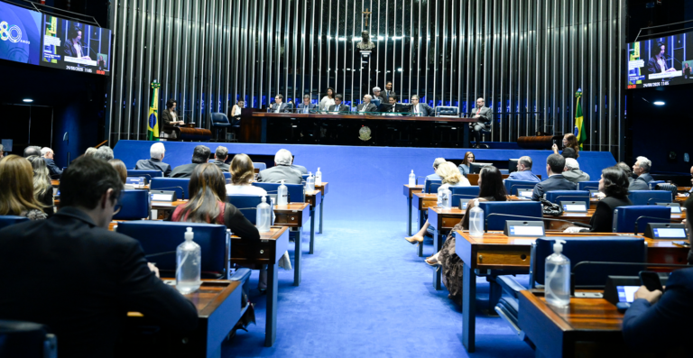 PEC avança no Senado com parecer favorável