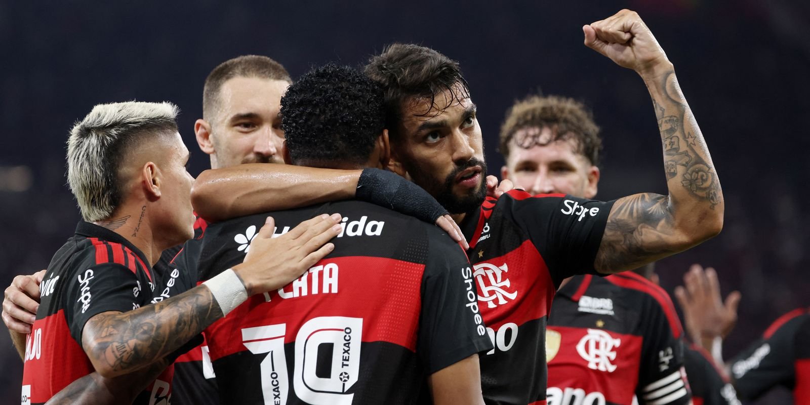 Flamengo vence, aproveita tropeço do Palmeiras e se aproxima do líder
