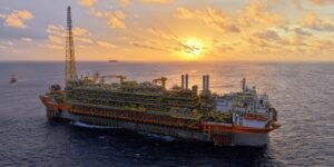 Navio-plataforma atinge 180 mil barris diários no Campo de Mero