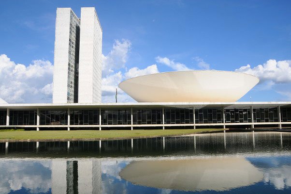 Projeto restringe o acesso de agressores e devedores de pensão a estádios e eventos esportivos